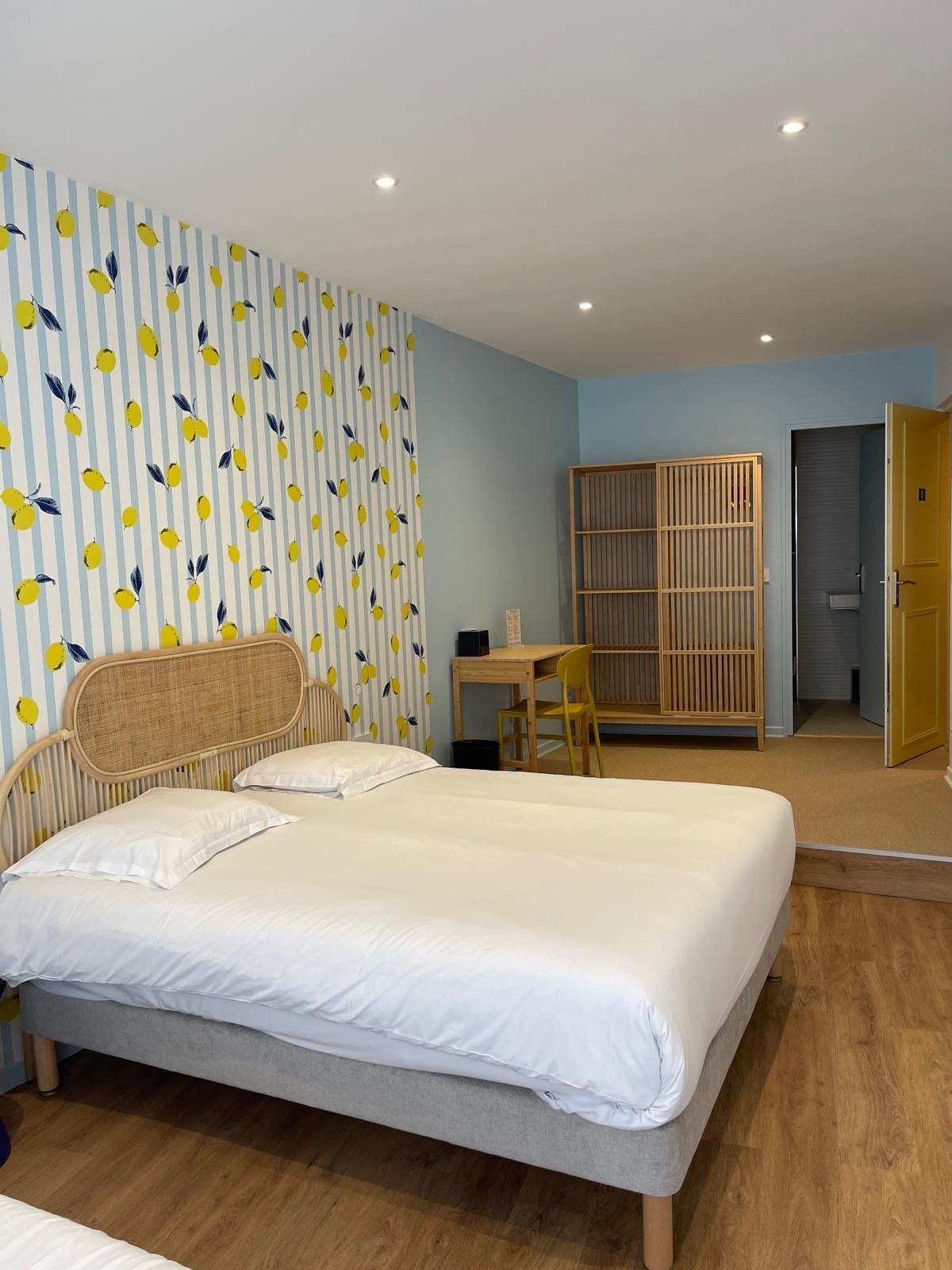 Un esprit Riviera — CHAMBRE · REVÊTEMENTS & FINITIONS